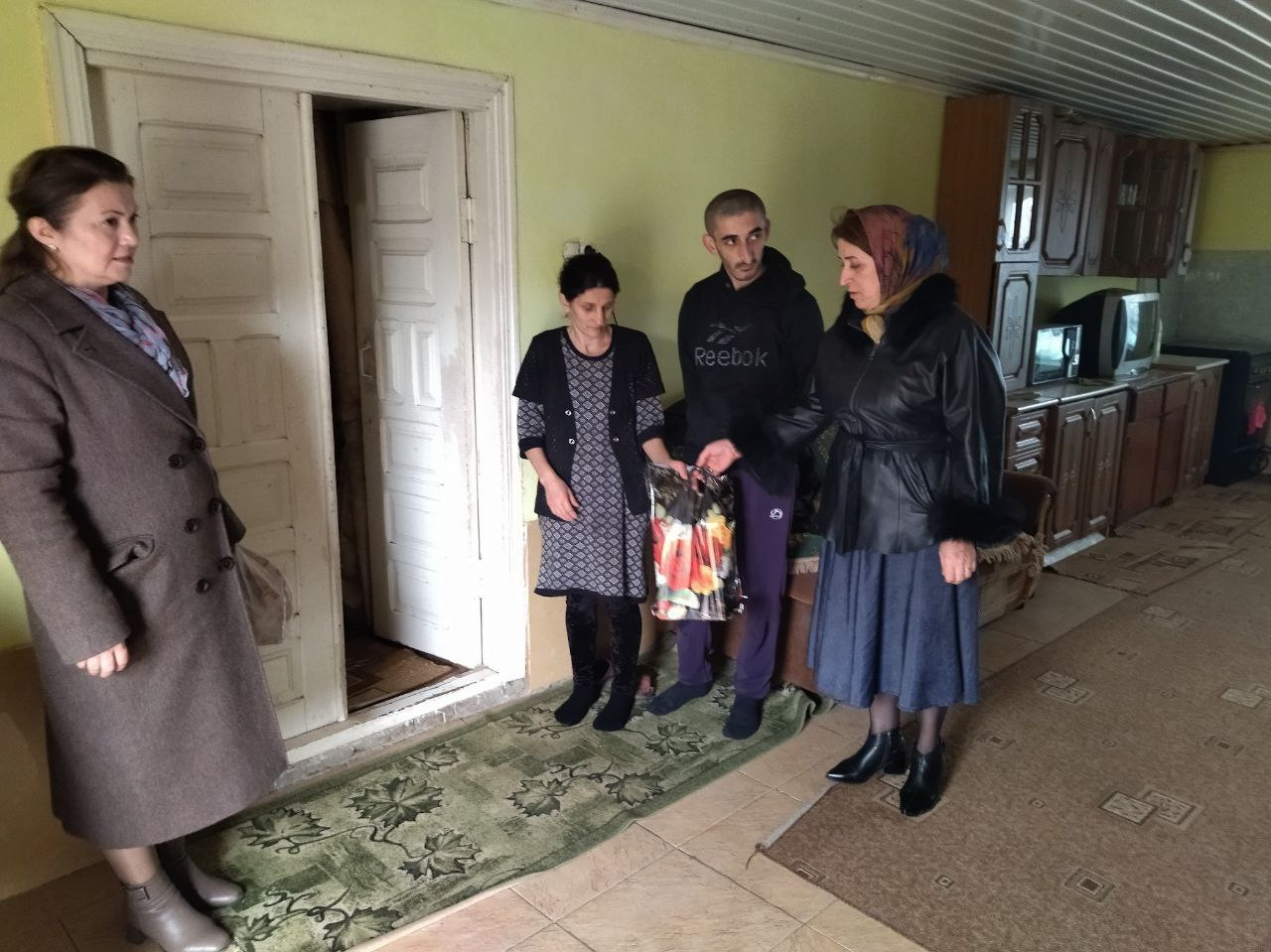 ПОСЕТИЛИ ПОДОПЕЧНЫХ КО ДНЮ ИНВАЛИДОВ